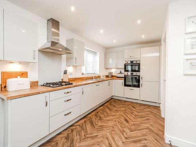 4 bed house for sale