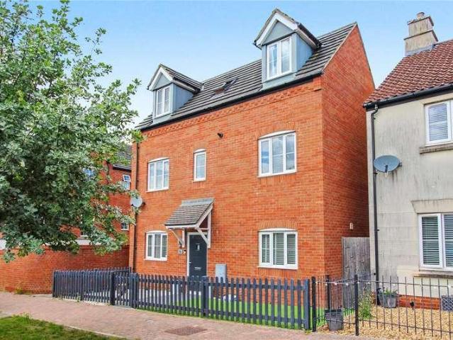 4 bed house for sale