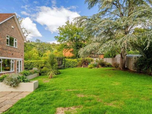 4 bed house for sale
