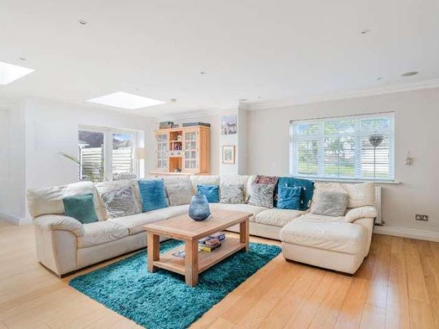4 bed house for sale