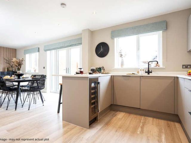 4 bed house for sale