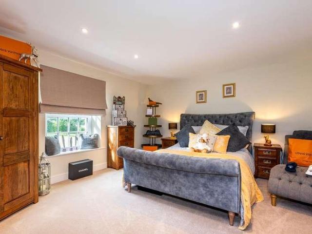 4 bed house for sale
