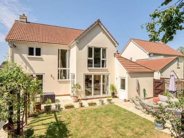 4 bed house for sale