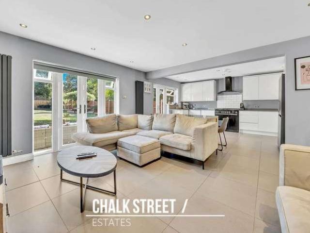 4 bed house for sale