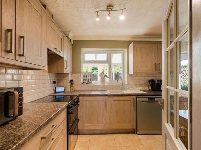 4 bed house for sale