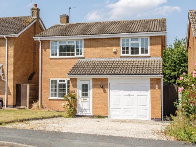 4 bed house for sale