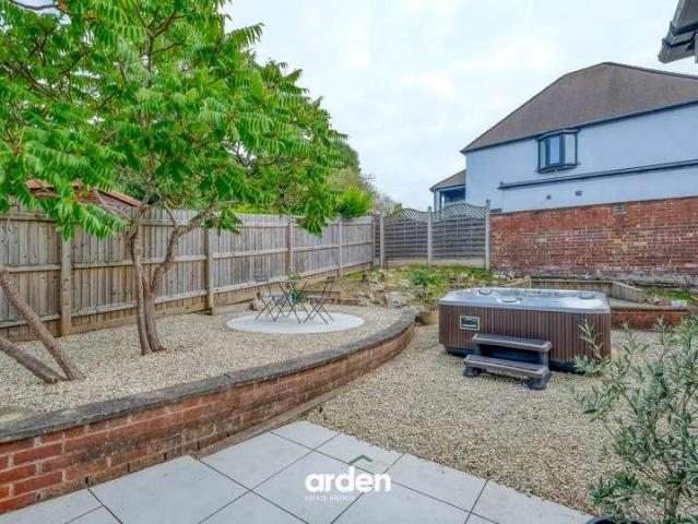 4 bed house for sale