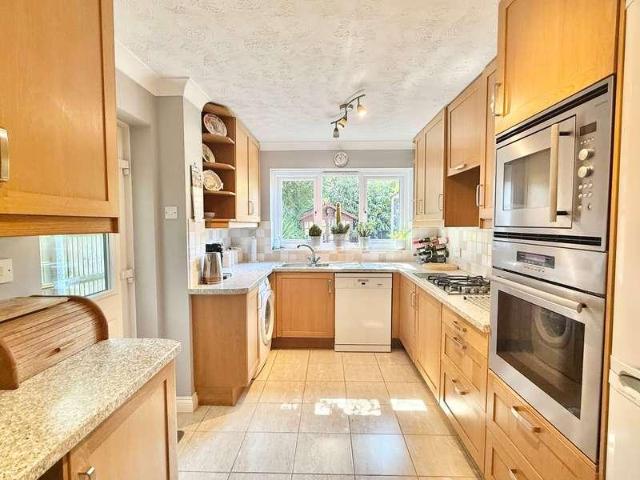 4 bed house for sale
