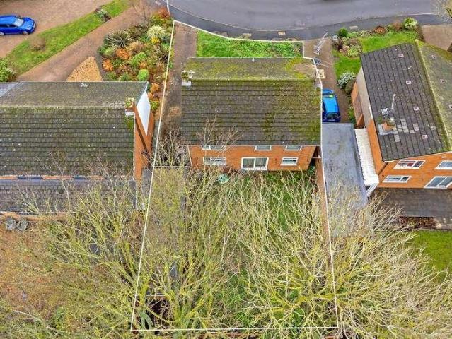 4 bed house for sale