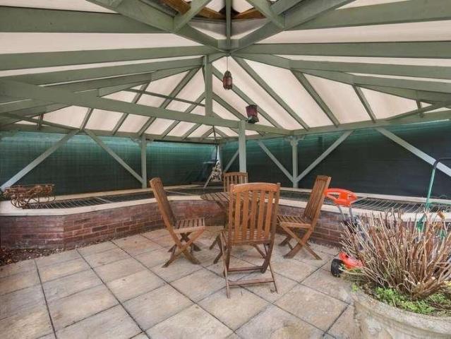 4 bed house for sale