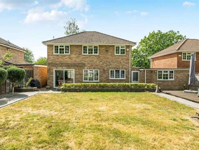 4 bed house for sale
