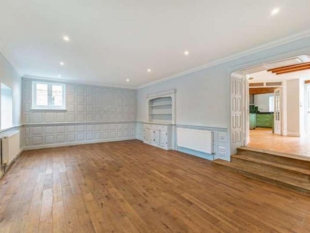 4 bed house for sale
