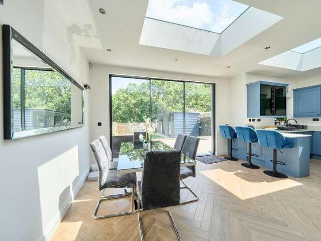 4 bed house for sale