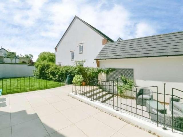 4 bed house for sale