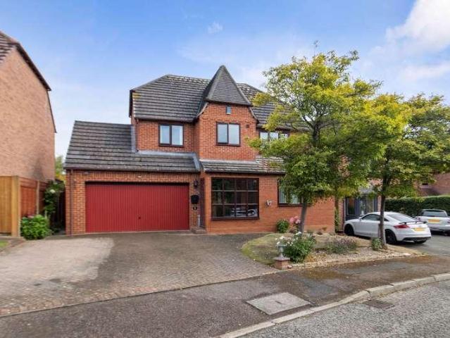 4 bed house for sale