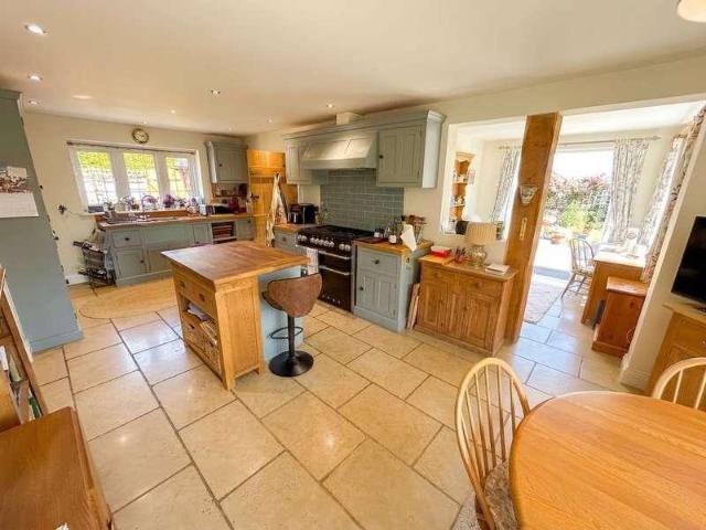 4 bed house for sale