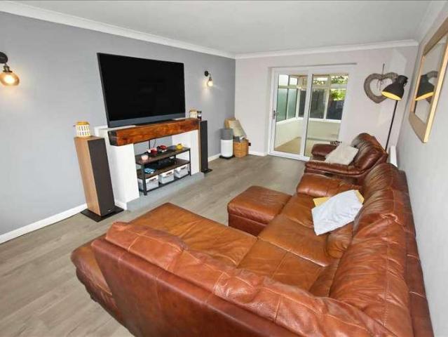 4 bed house for sale