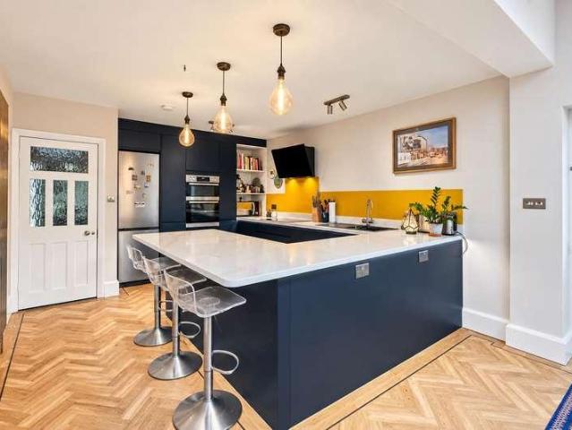 4 bed house for sale