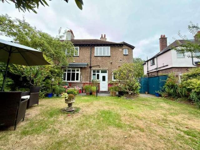 4 bed house for sale