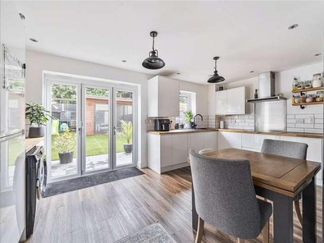 4 bed house for sale