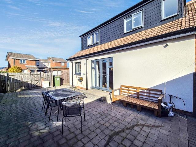 4 bed house for sale
