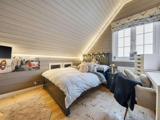 4 bed house for sale