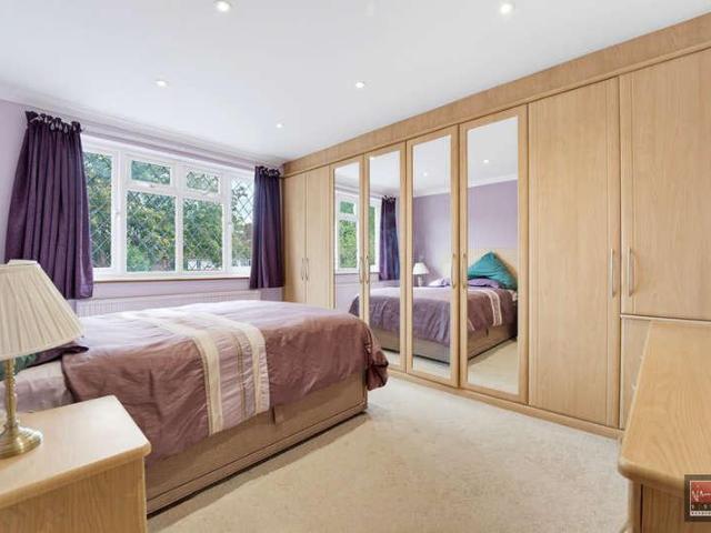 4 bed house for sale