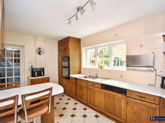 4 bed house for sale