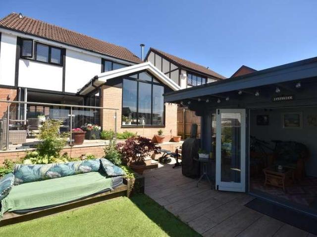 4 bed house for sale