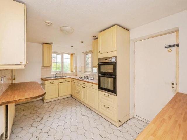 4 bed house for sale