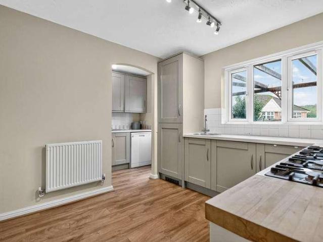 4 bed house for sale