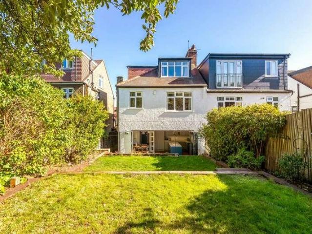 4 bed house for sale