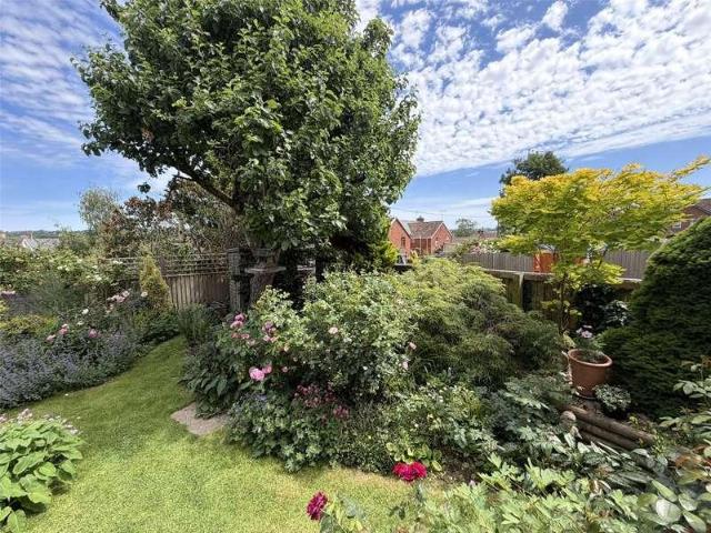 4 bed house for sale