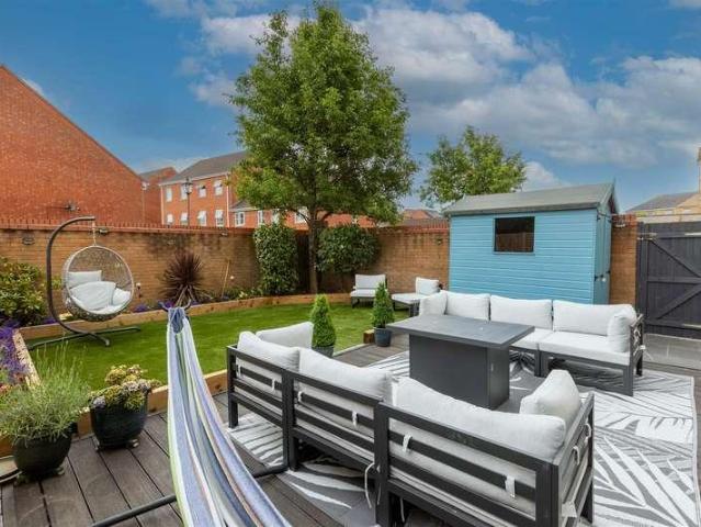 4 bed house for sale