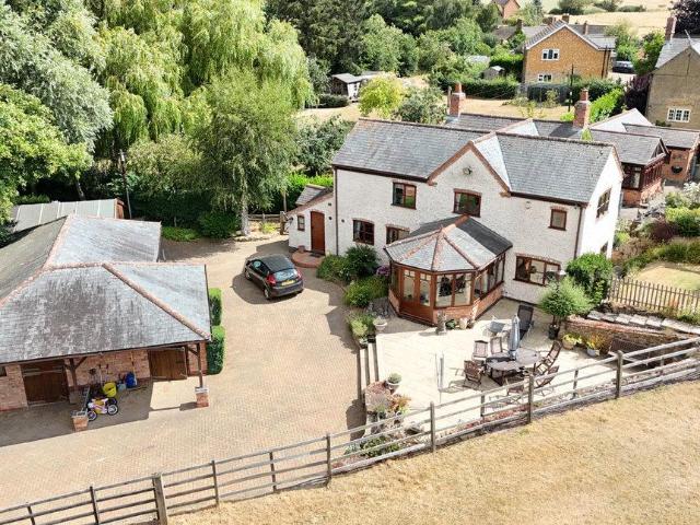 4 bed house for sale