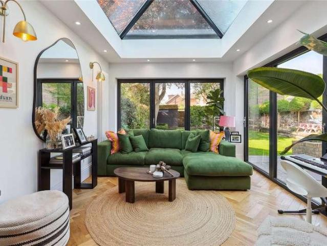 4 bed house for sale