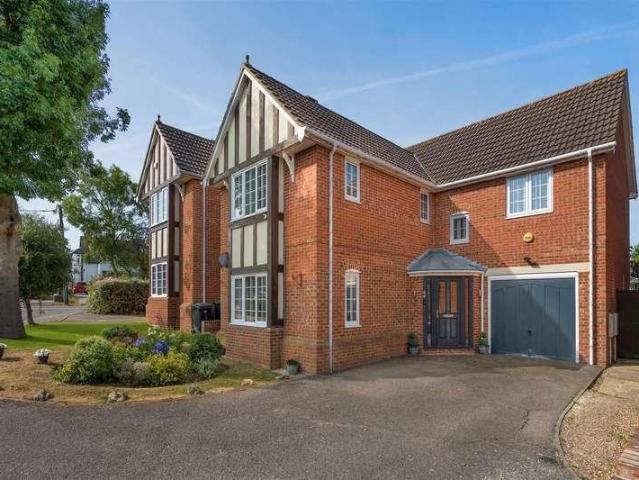 4 bed house for sale