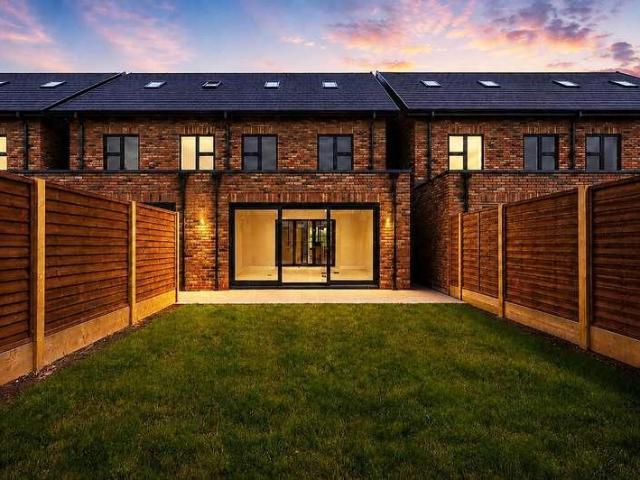 4 bed house for sale