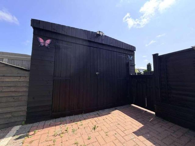 4 bed house for sale