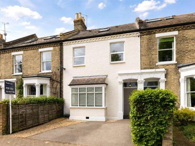 4 bed house for sale