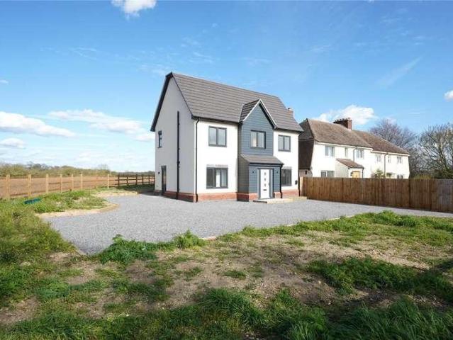 4 bed house for sale