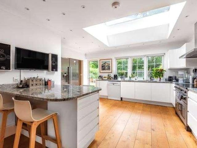 4 bed house for sale