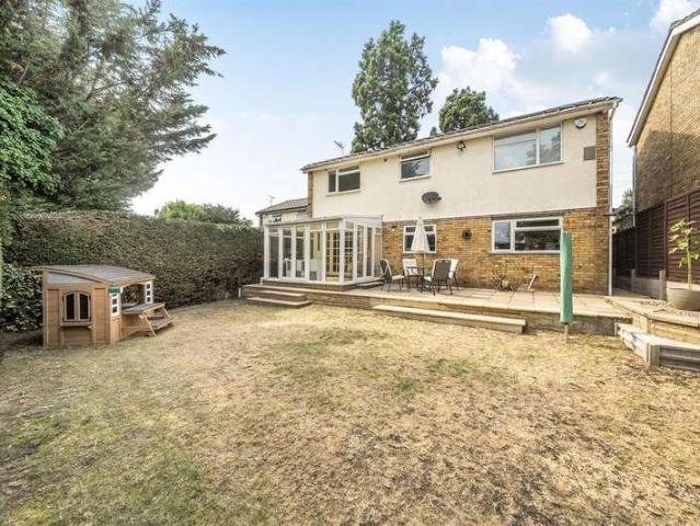 4 bed house for sale