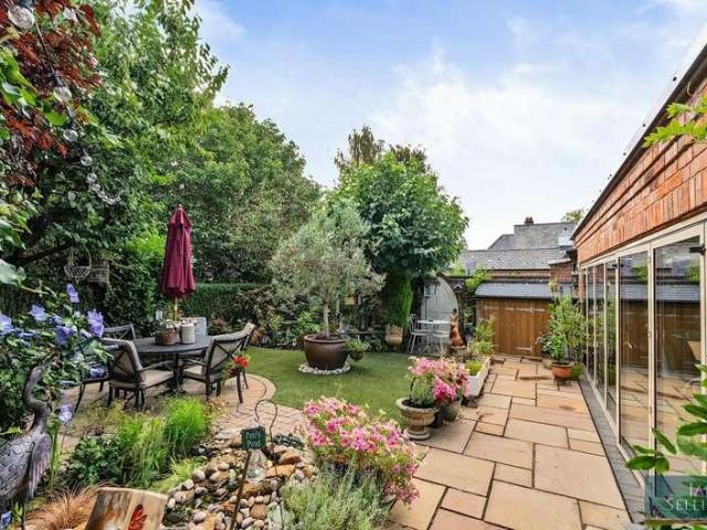 4 bed house for sale