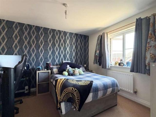 4 bed house for sale