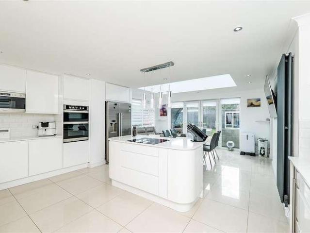4 bed house for sale