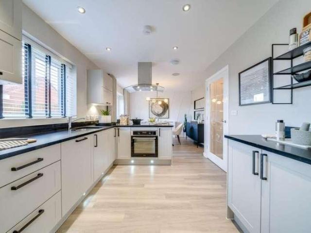 4 bed house for sale