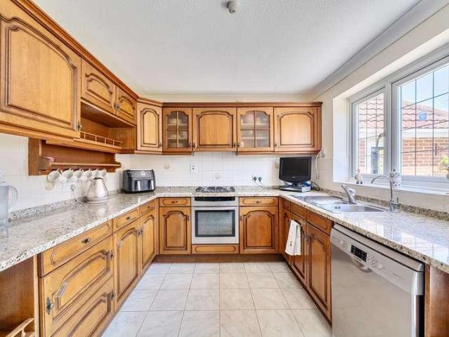 4 bed house for sale