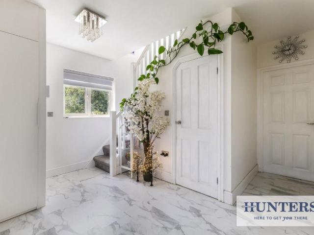 4 bed house for sale