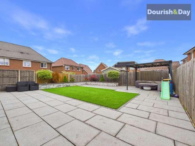 4 bed house for sale